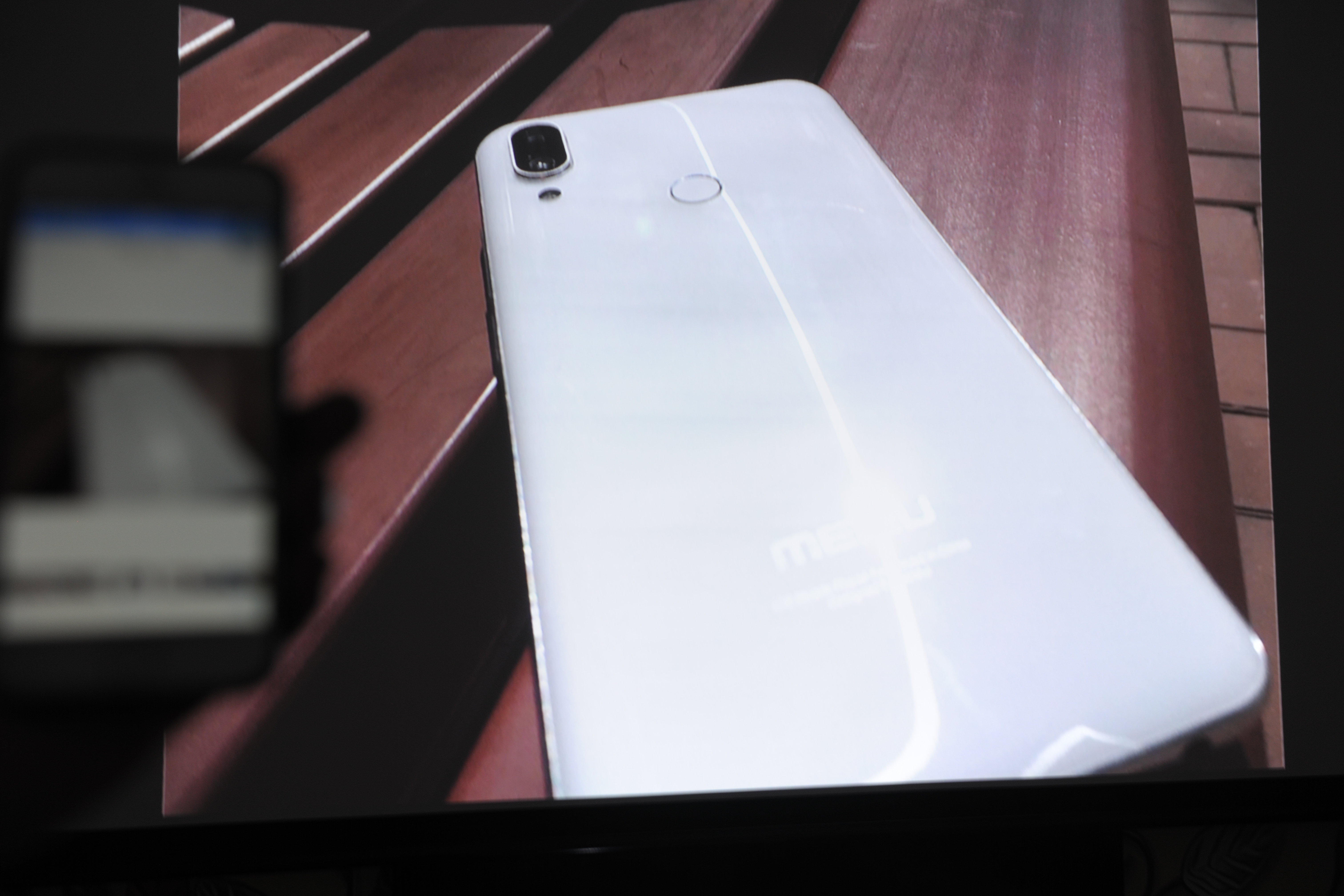 家庭投影机选什么样的幕布,家庭投影仪不要幕布