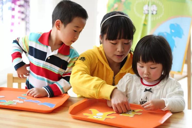 幼儿园老师总批评孩子怎么办,宝宝幼儿园被批评怎么跟老师沟通