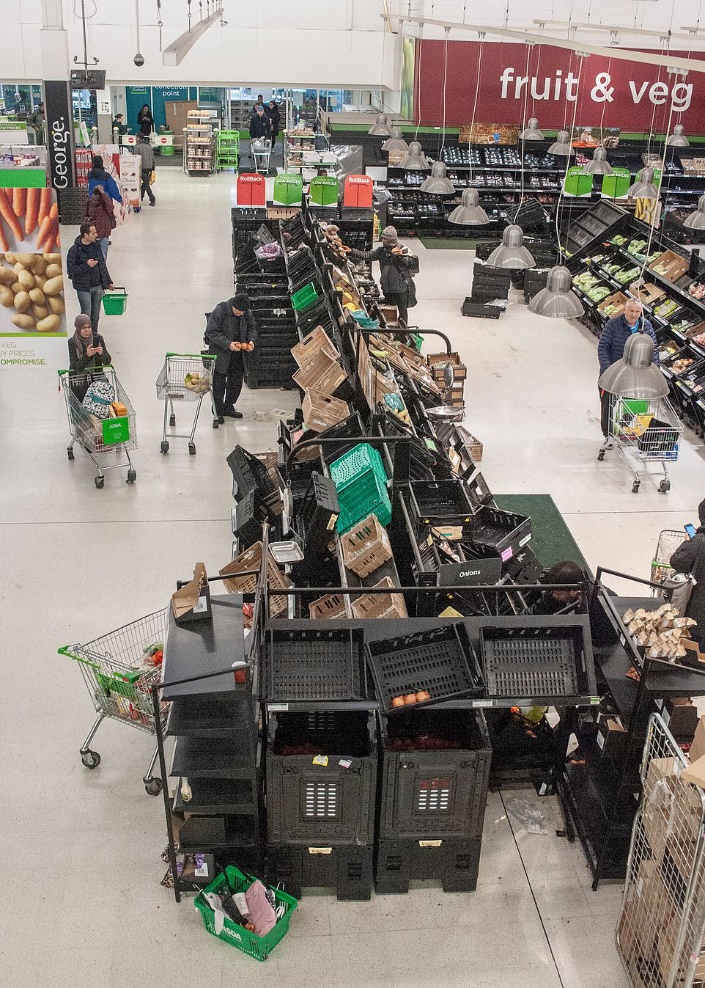 英国大妈囤了够吃一整年的西红柿，专家建议自己种