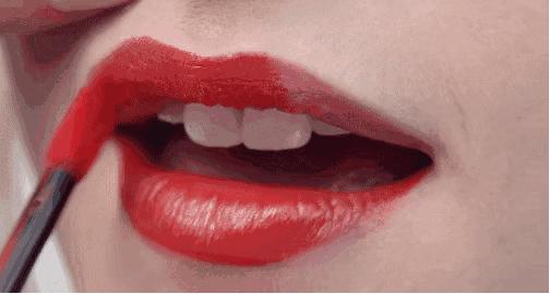再昂贵的口红也只是点缀,遮盖深唇纹最好的口红