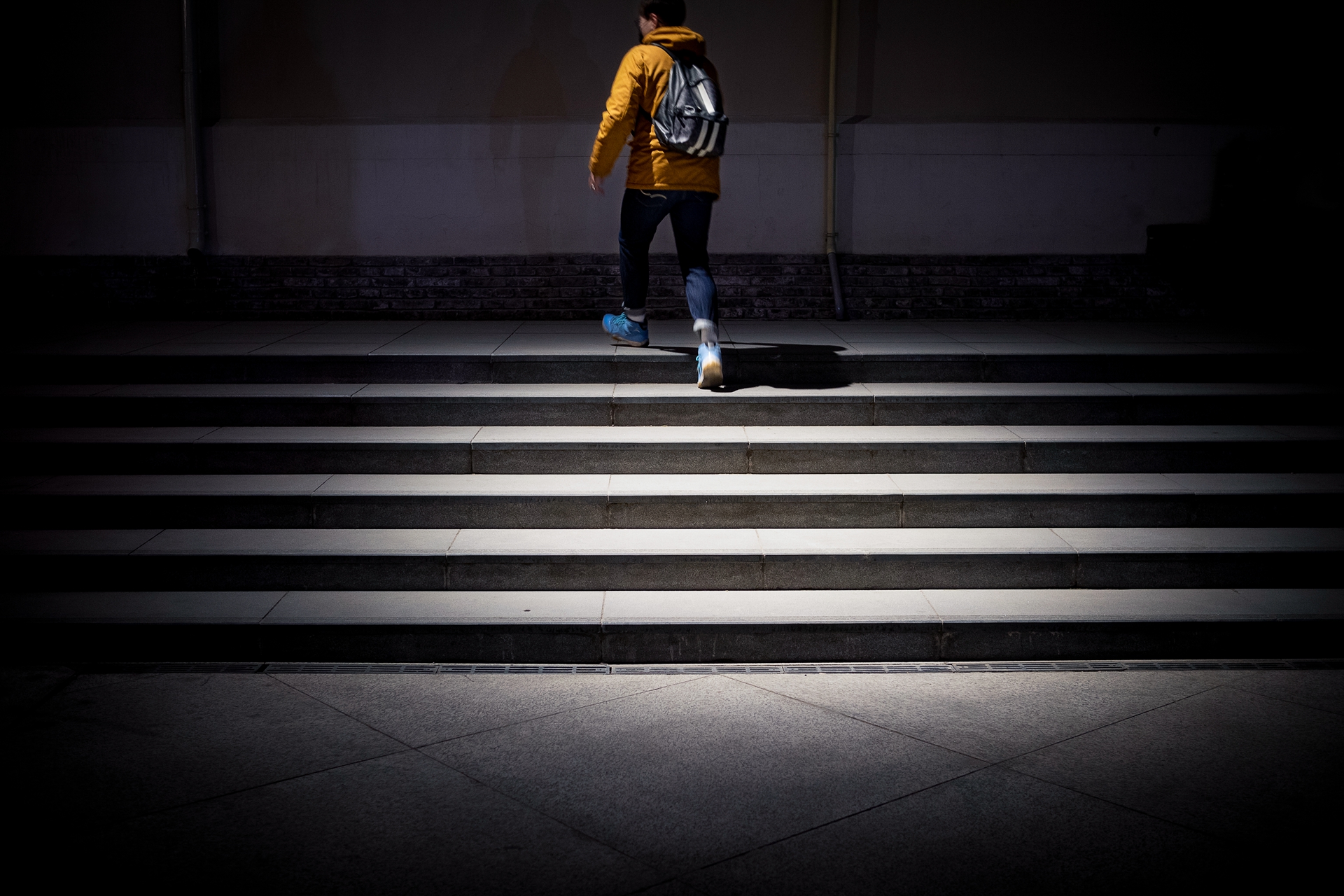 佳能eos1dxmarkiii价格,与佳能1dxmarkii同级别eosr系列