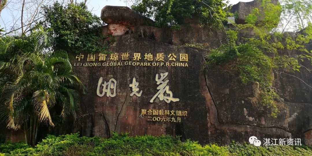 蓝天白云湖面碧波荡漾天然氧吧,湖光岩大自然天然氧吧