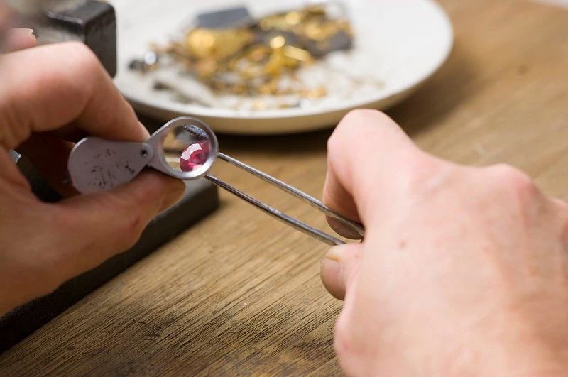 别拿老眼光看它，20+的你没理由拒绝红宝石