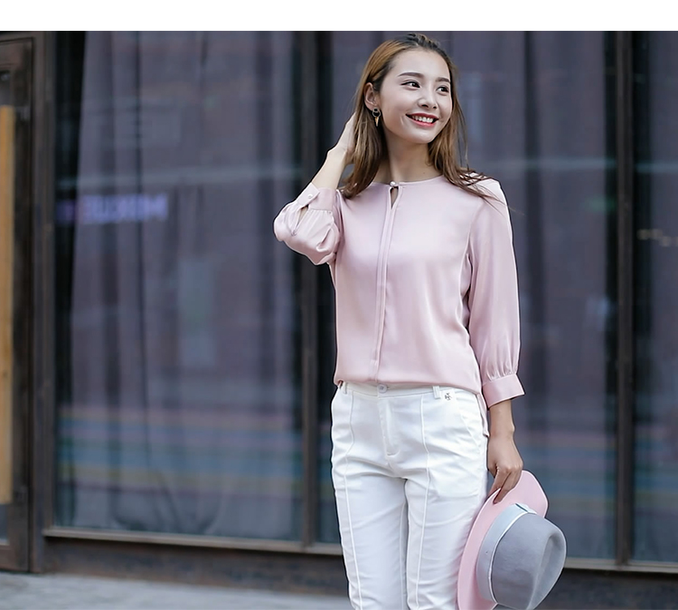 真丝T生出一股闲看花开花落、云卷云舒的放松之感，越穿越爱