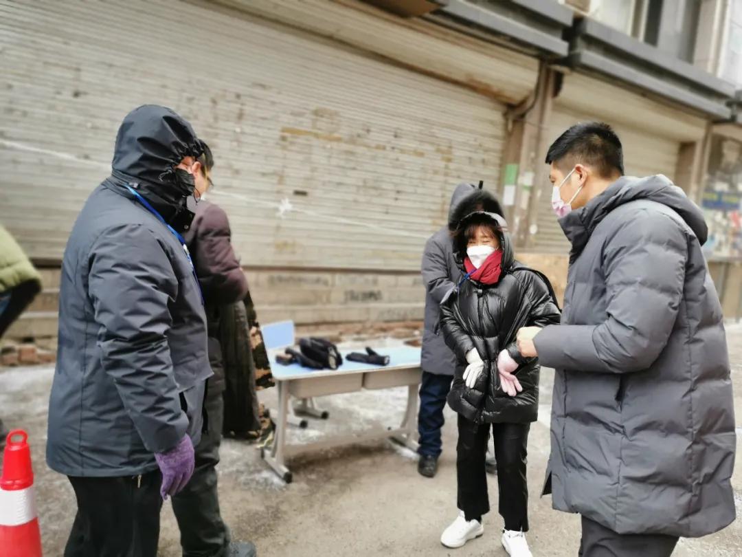 党旗飘扬党建引领疫情防控工作,共青团投身疫情防控