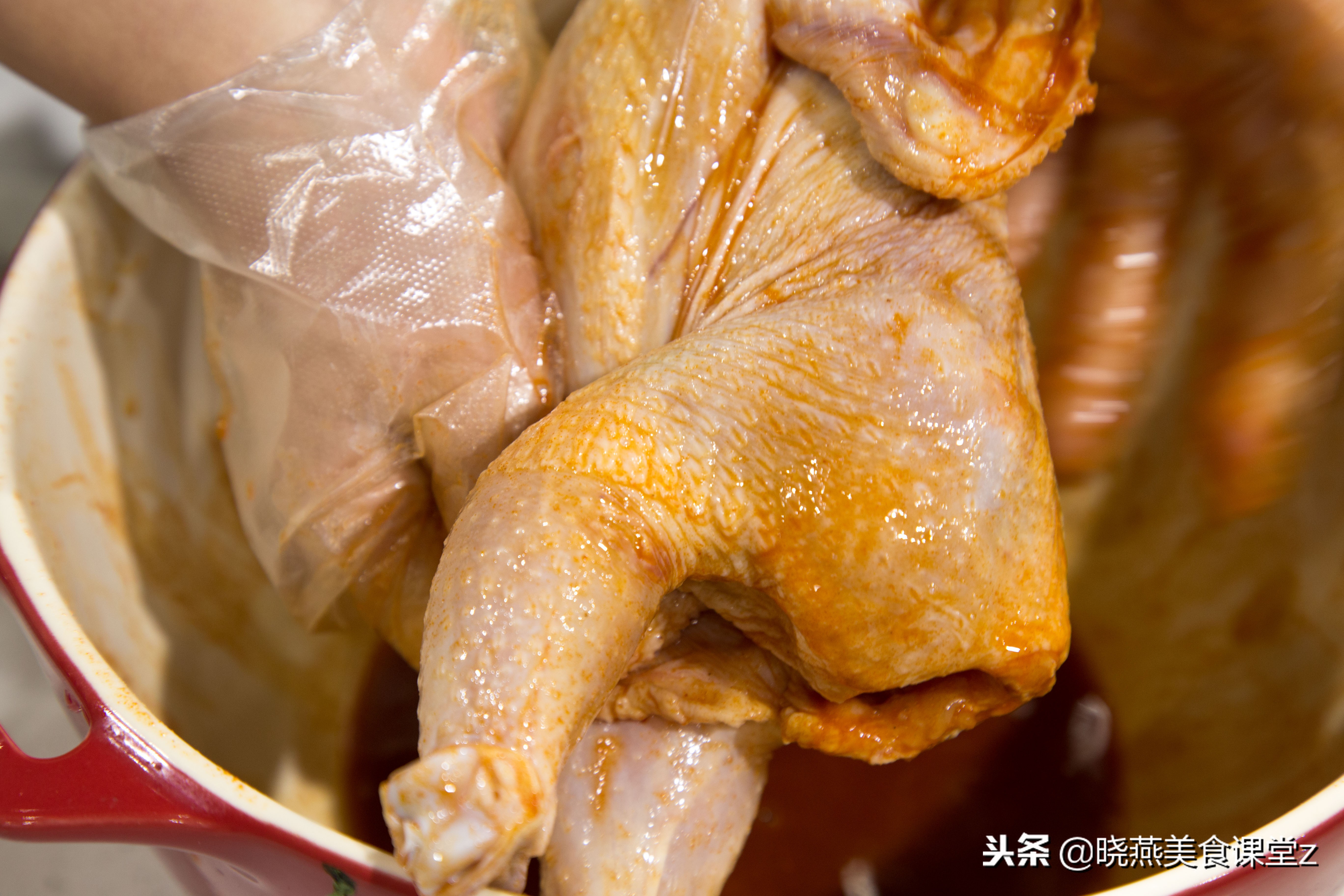 新奥尔良烤鸡怎么保持皮嫩,烤箱新奥尔良烤鸡做法教程