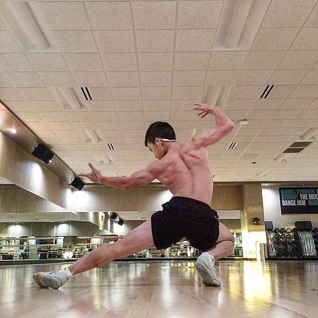 19岁男生健身太壮被人嘲笑,18岁瘦子健身被嘲笑