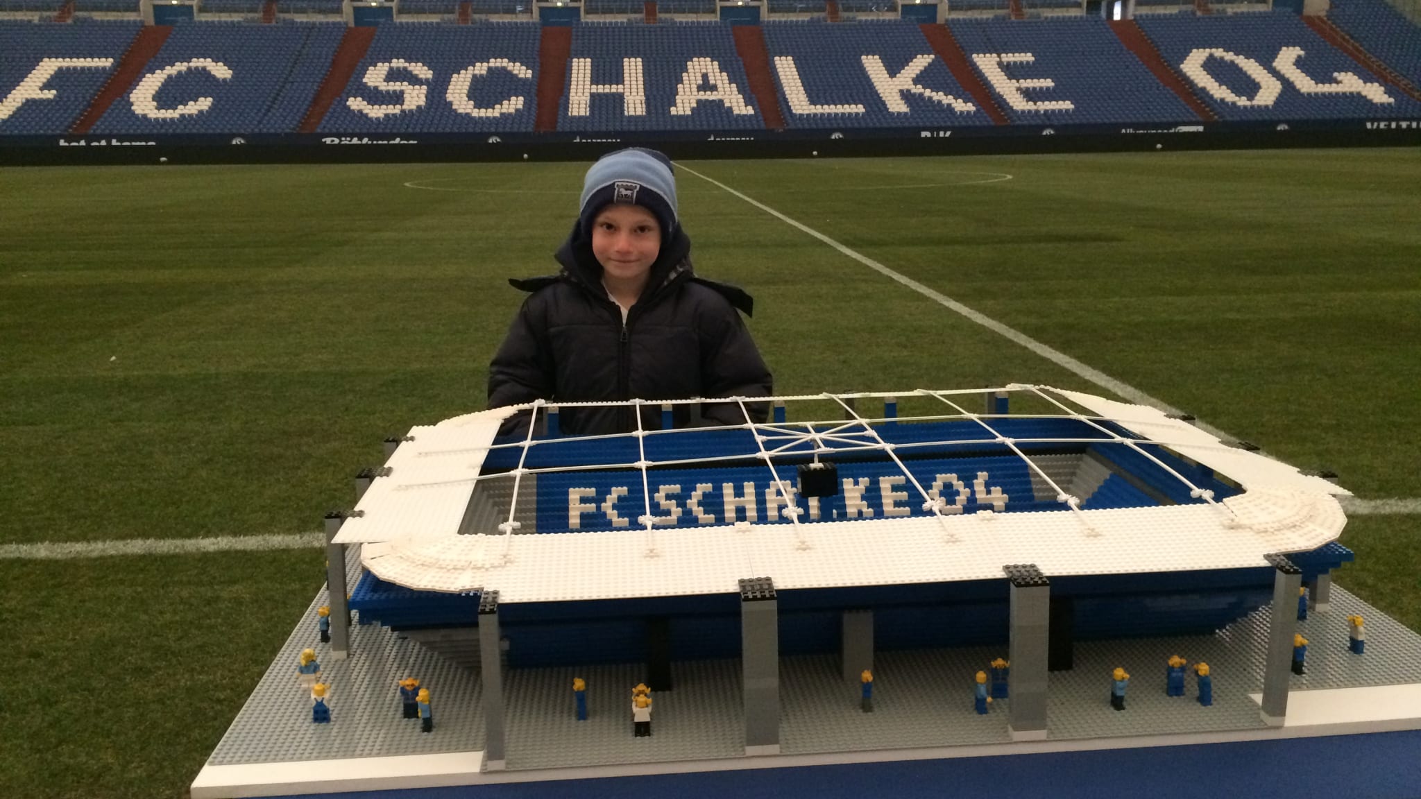 幼儿园乐高搭建足球,皇家马德里足球场乐高