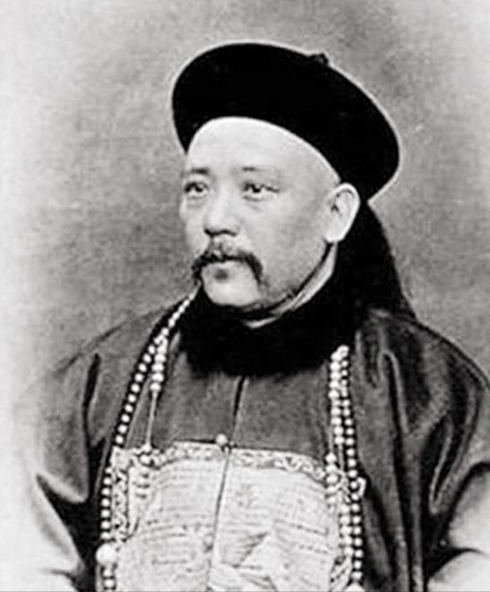 师参谋长和副师长谁更厉害,军队师长和旅长的关系是上下级吗