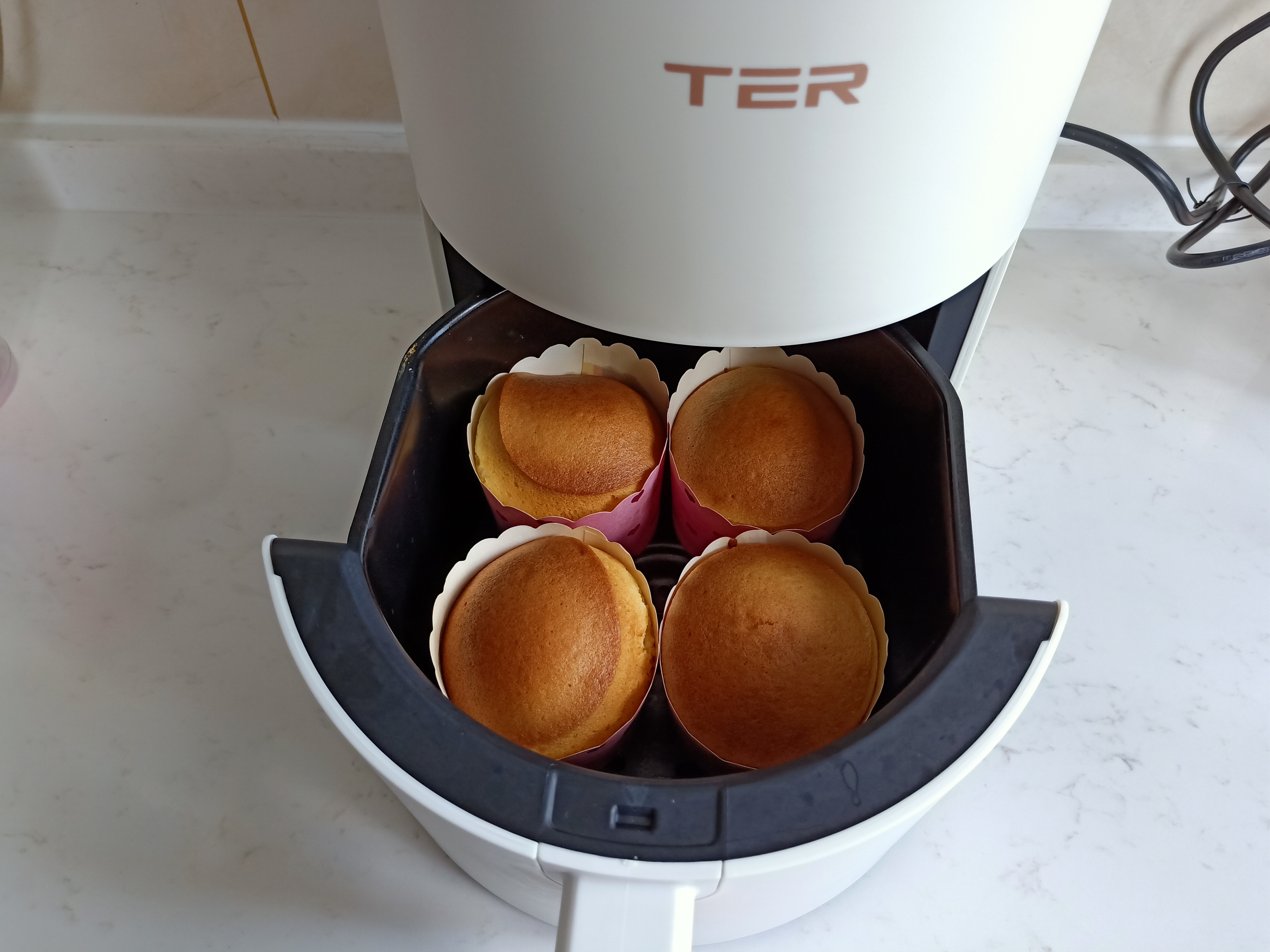 没想到空气炸锅还能做烤鱼,没想到蛋糕居然还可以这样做