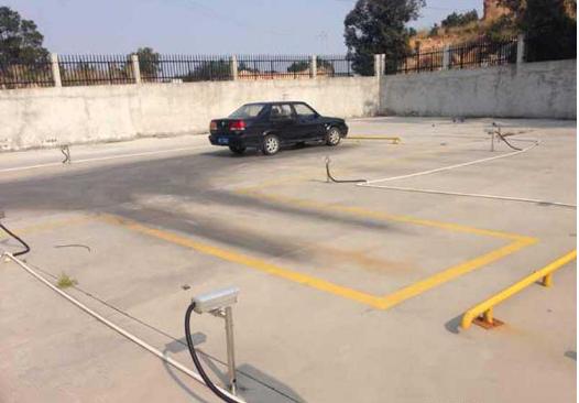 自动挡倒车入库如何看准点位图解,为什么倒车入库看准点位还是压线