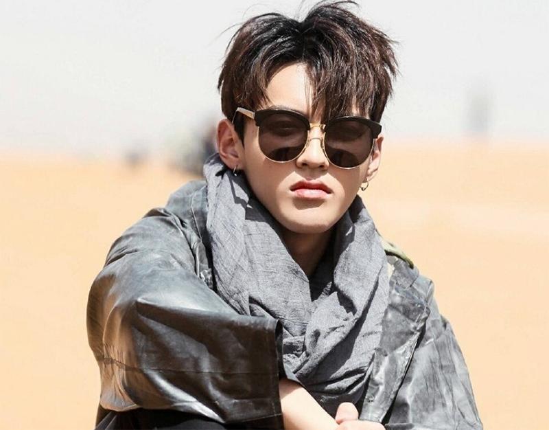 岳云鹏易烊千玺视频,王俊凯易烊千玺雨衣