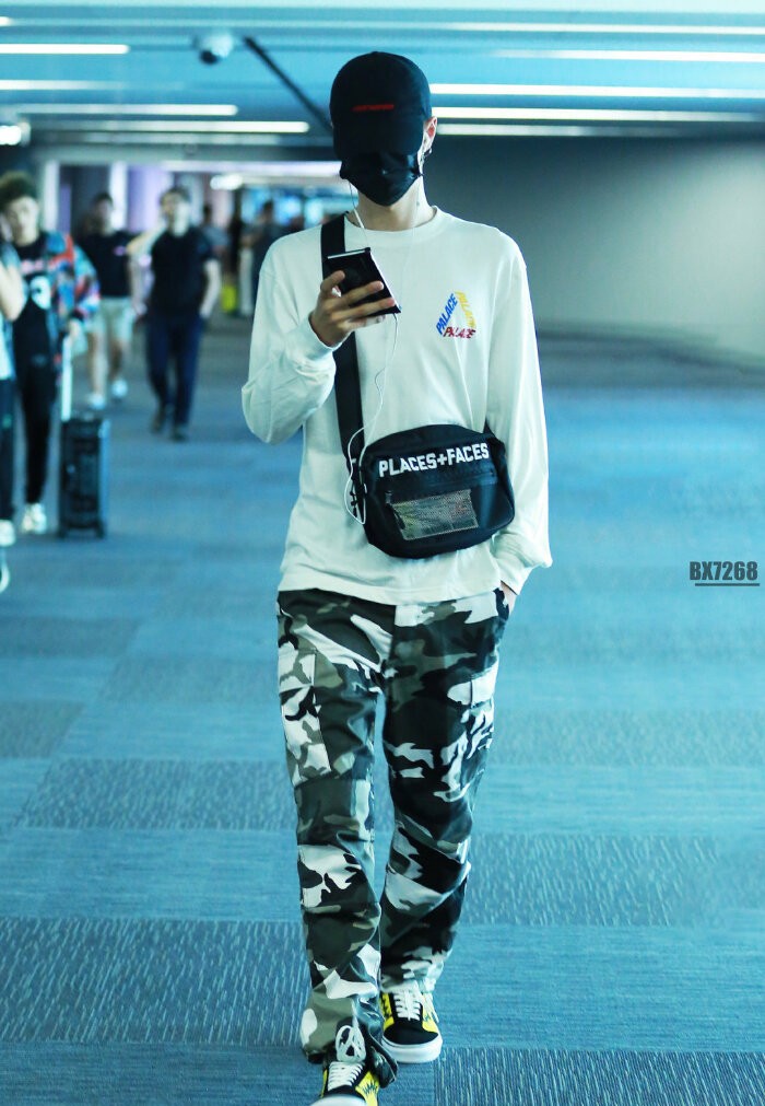 王一博今日穿搭,王一博穿搭从放荡不羁到温婉居家