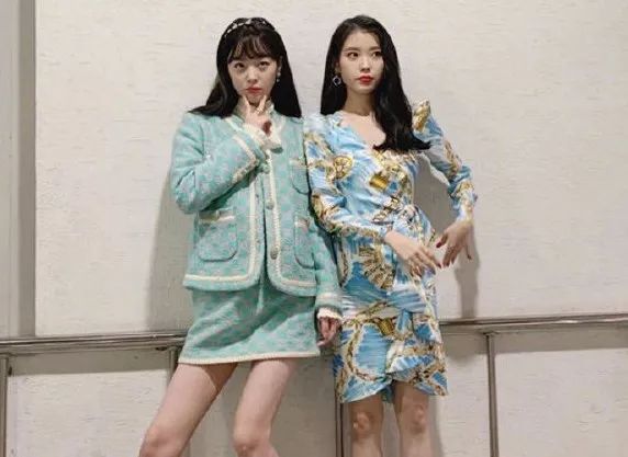 2年3位好友自杀！IU演唱途中获知具荷拉死讯，疑受打击唱不下去