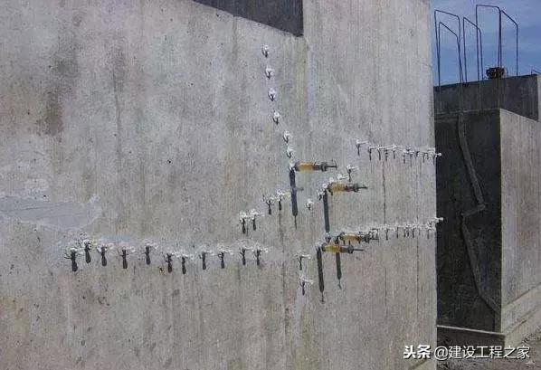 建筑工程混凝土裂缝原因防治措施,混凝土建筑裂缝怎么处理