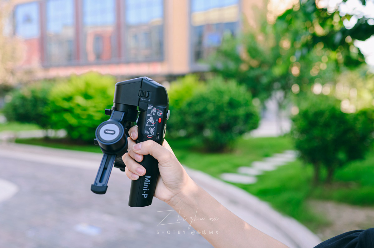 “跨界级”专业防抖,手机和微单都可用,普通人的视频“法宝”