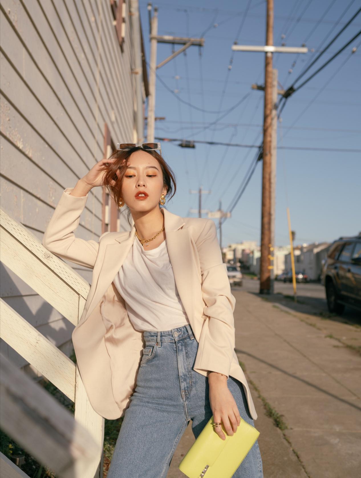 简约穿搭look时尚有品位,简约时尚的穿搭凸显女性慵懒气息