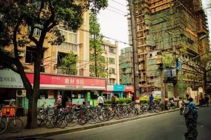 褰郸鏂版潙澶滃競涓婃捣璁板繂,涓婃捣浜虹溂涓殑褰郸鏂版潙