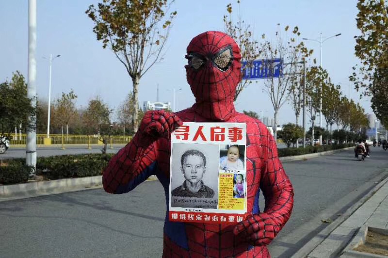 「独家调查：贩童的罪恶」只有在路上，我才觉得自己是一个父亲