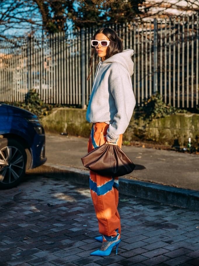 女人出门包包里都装什么,女人出门包包会带什么东西呢