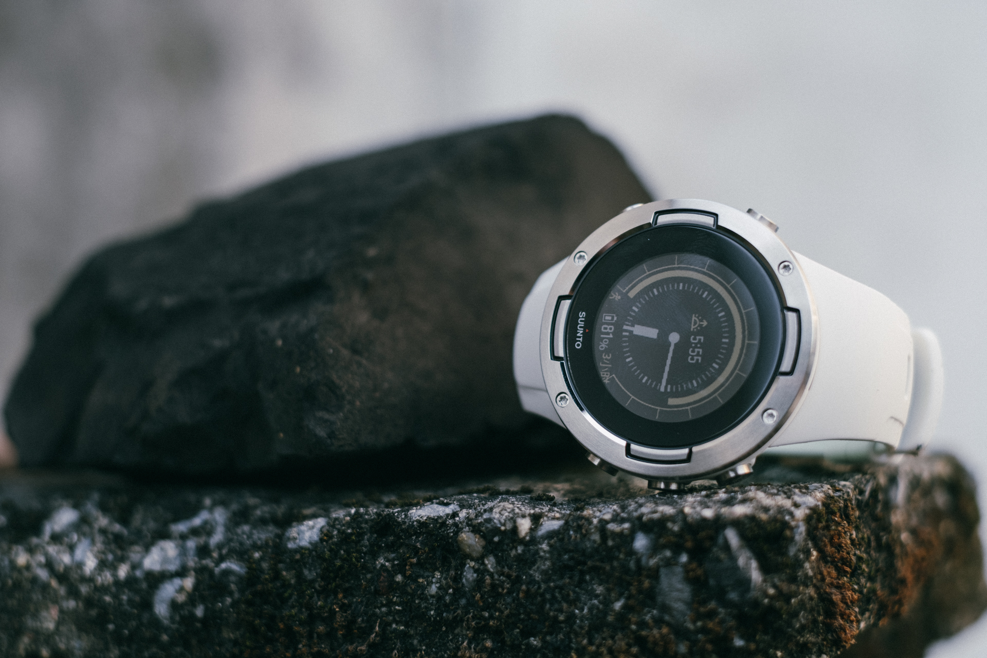 颂拓5黑白限量,颂拓suunto5智能运动手表