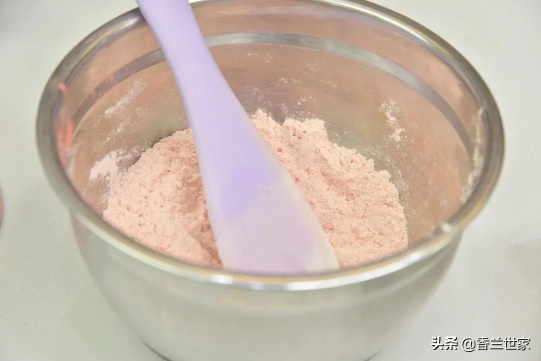 「香兰教程」熬糖版牛轧糖，这样做的牛轧糖好像草莓味的云朵