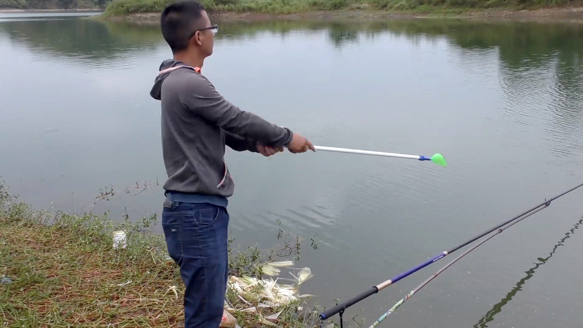 春季野钓为什么鱼不吃饵料,新手野钓的技巧和鱼食