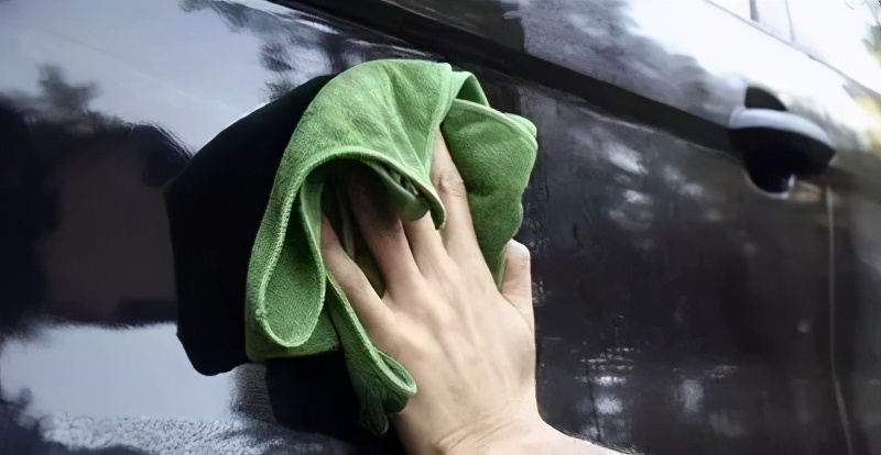 自己动手给车漆打蜡上光,自己给爱车打蜡视频