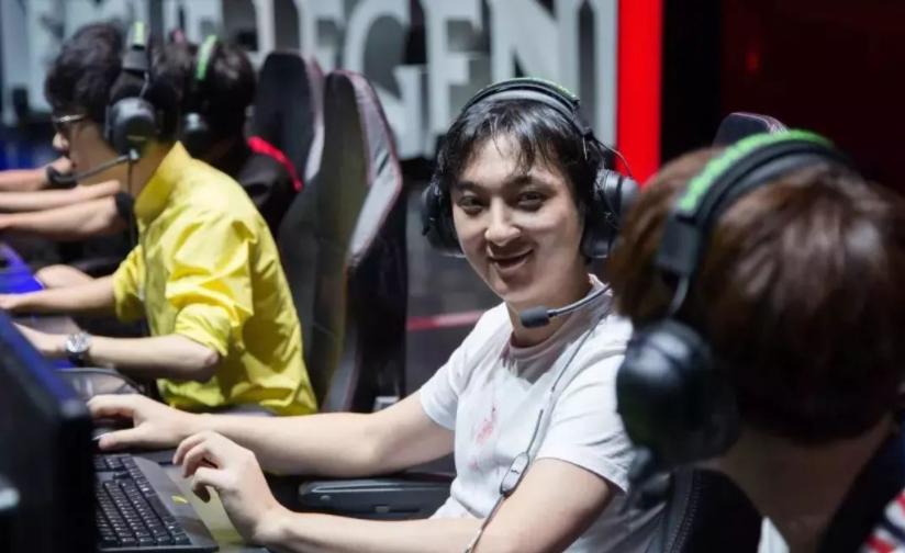 王思聪精通八国语言吗,最大网红王思聪