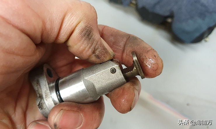 本田摩托车气门间隙怎么调整最佳,如何调整摩托车发动机气门间隙