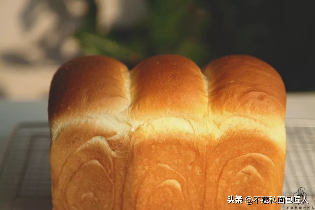 为什么烤出来的面包表皮会皱,面包表皮皱