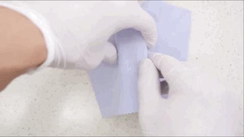 日本小哥用攒了一年的「指甲」给女友做了个钻戒？网友：妈呀变态