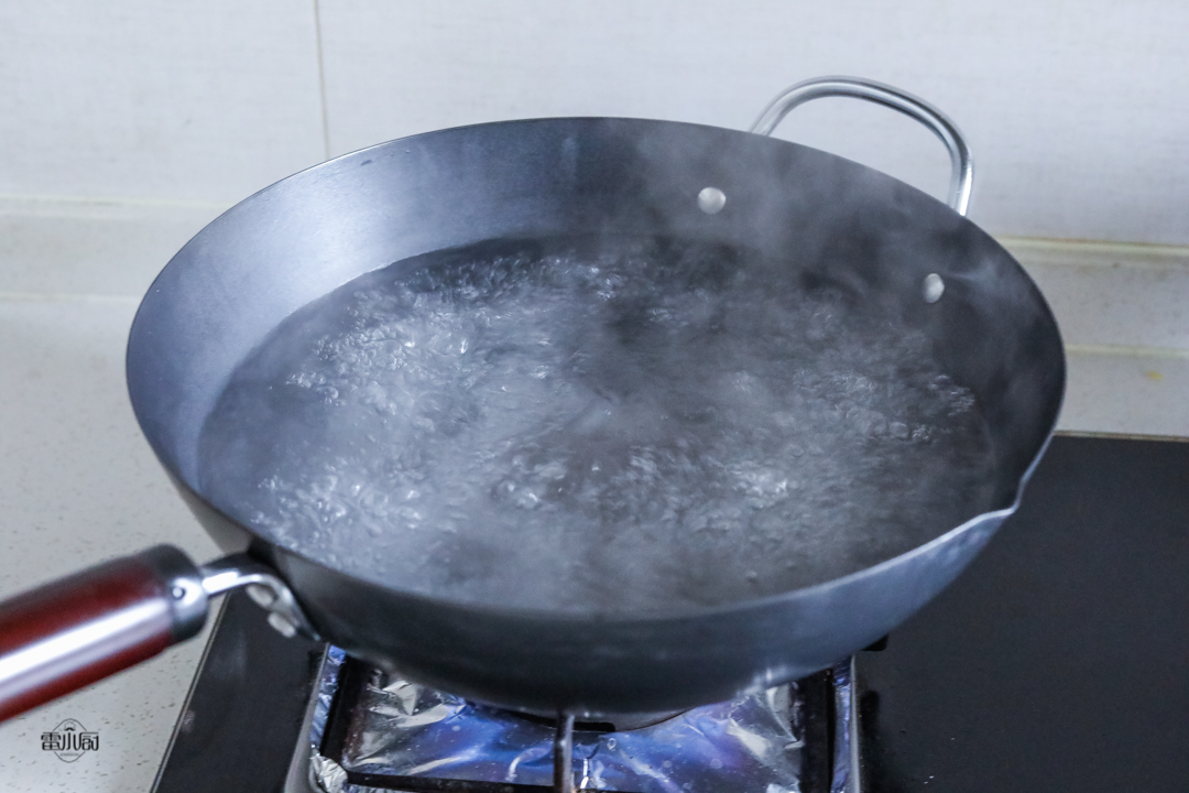 铁锅怎样开锅最简单方法小视频,铁锅重新开锅的正确方法不粘锅