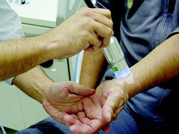 皮肤科医生危险吗,激素脸是不是擦了激素药膏就好