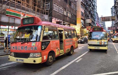 看看香港的私家车和地铁站你才知道什么叫快节奏生活