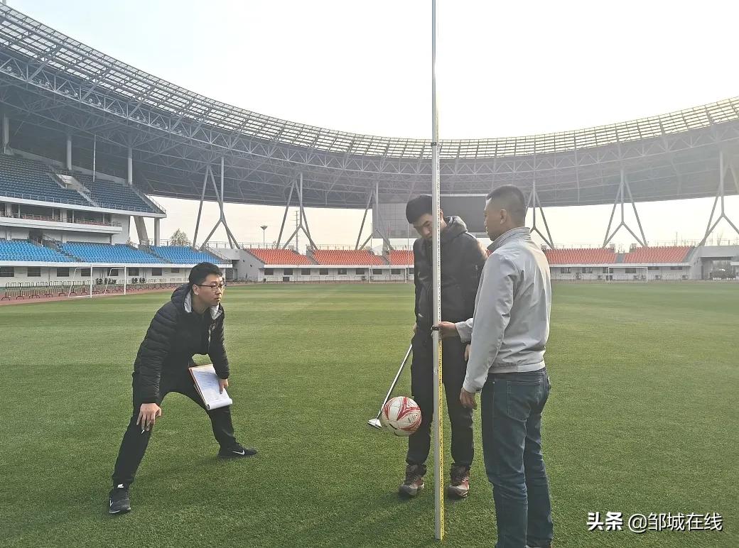 邹城体育场是标准足球场么,邹城市体育馆足球比赛时间