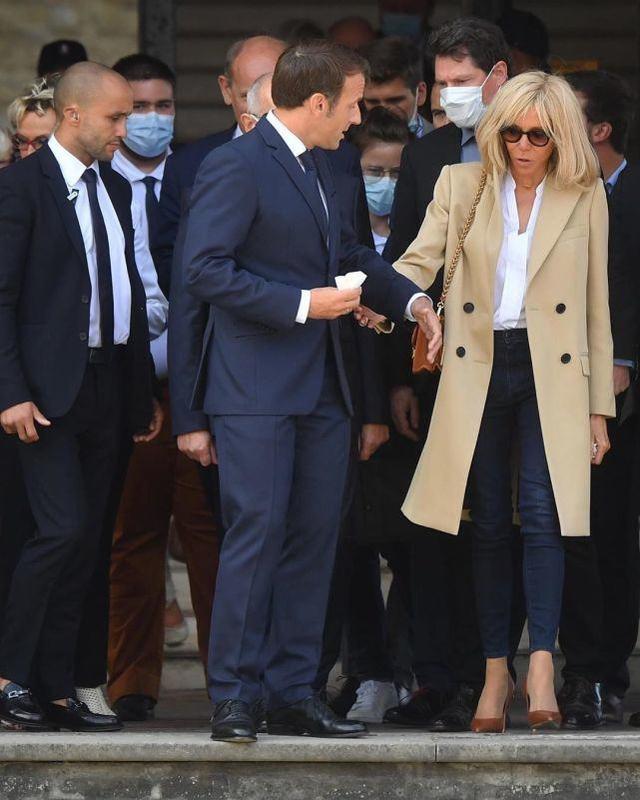 布丽吉特久违亮相,法国总统马克龙和妻子布丽吉特