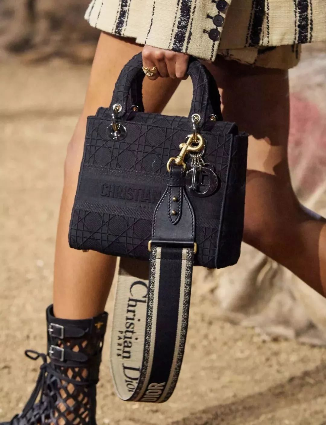 dior值得买的马鞍包是哪款,dior最好的十款包