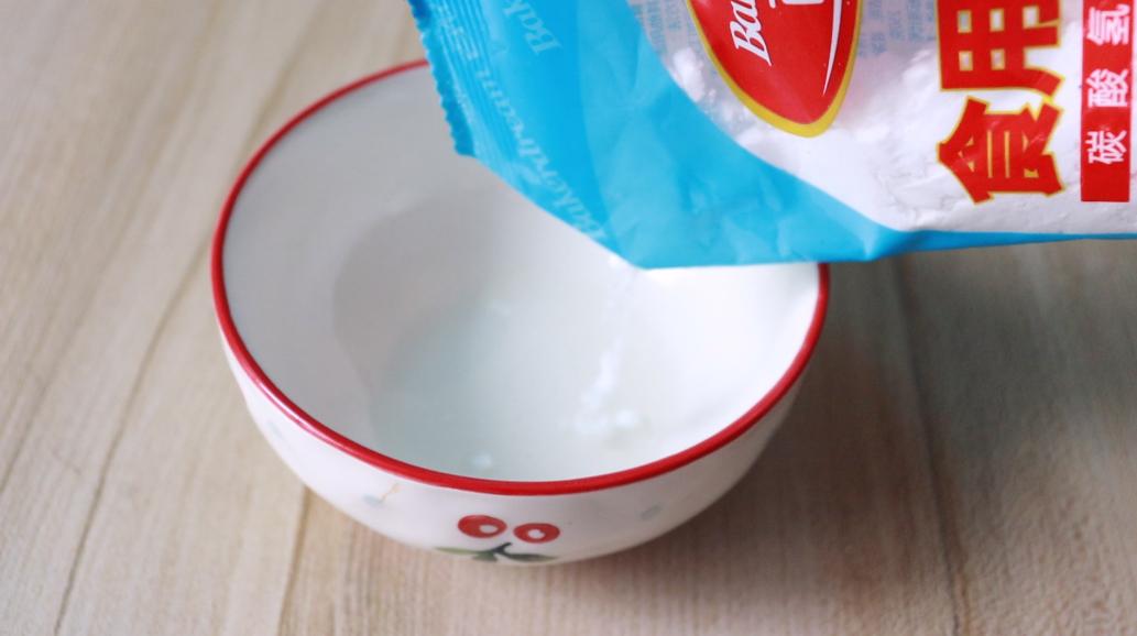 风扇上灰怎么清理,为什么电风扇的扇叶上容易积累灰