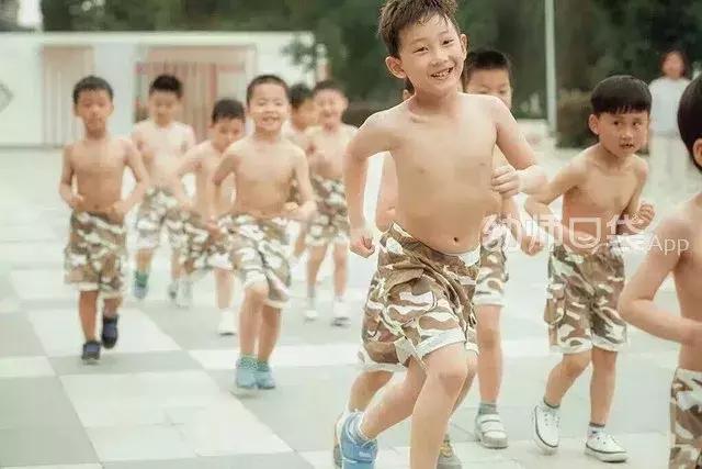 毕业最创意的毕业照多人,毕业照用什么造型好看