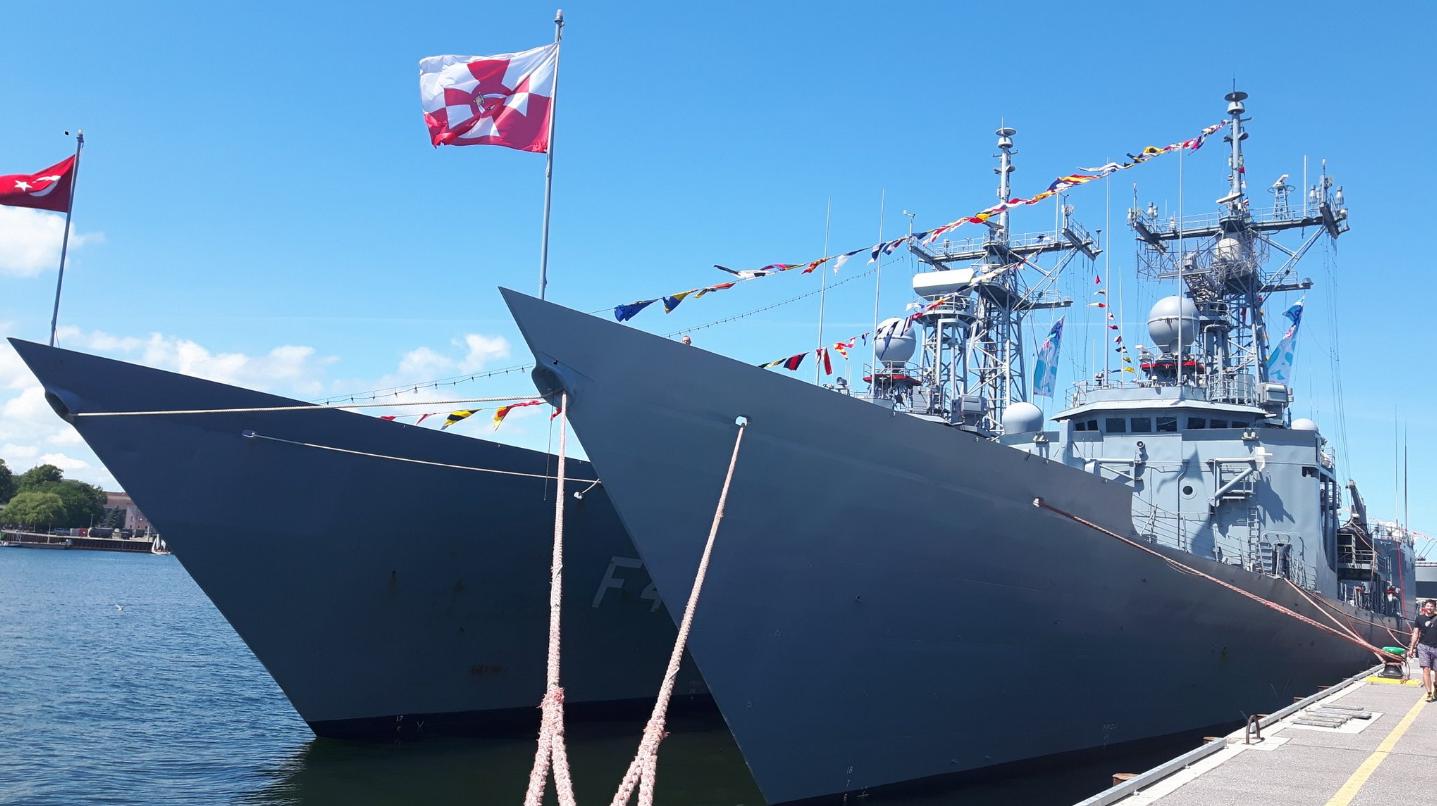 比美军自用的还好！最强“佩里”细节鉴赏，相控阵垂发要素齐全