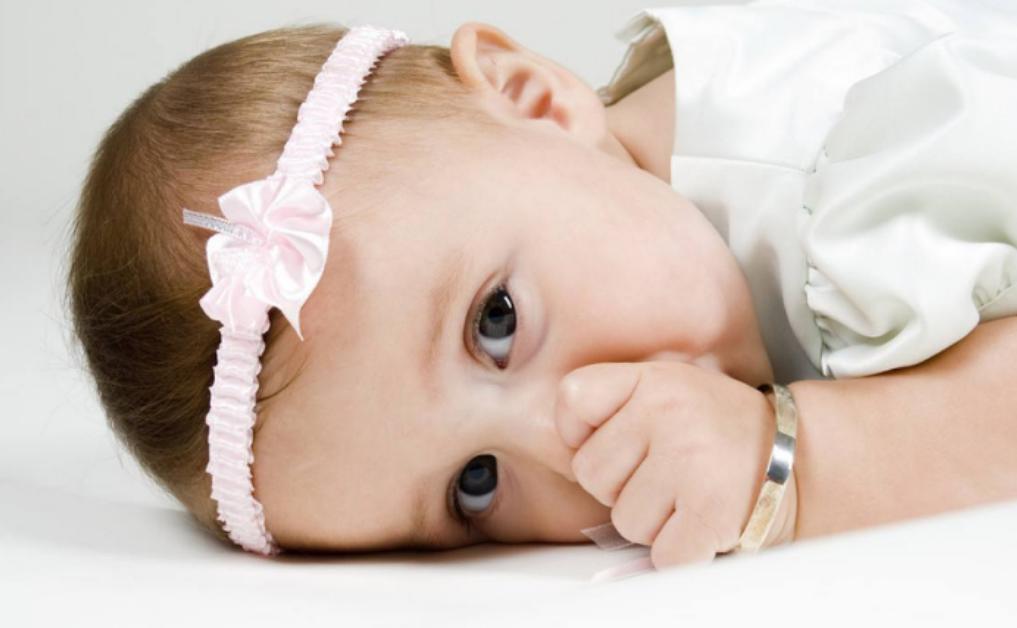 有什么办法制止孩子吮指,小孩吸吮手指的害处