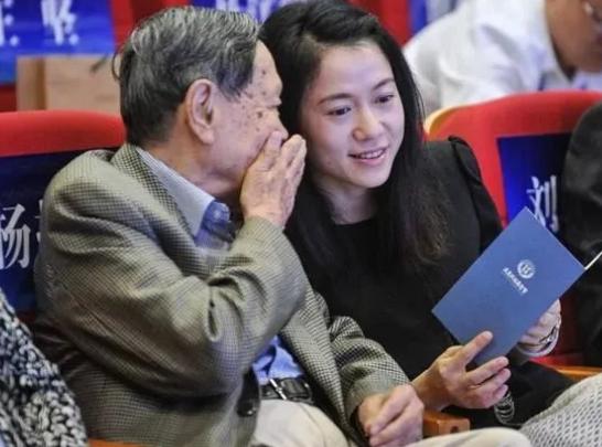 杨振宁真的让翁帆改嫁吗,嫁给杨振宁前翁帆经历了什么