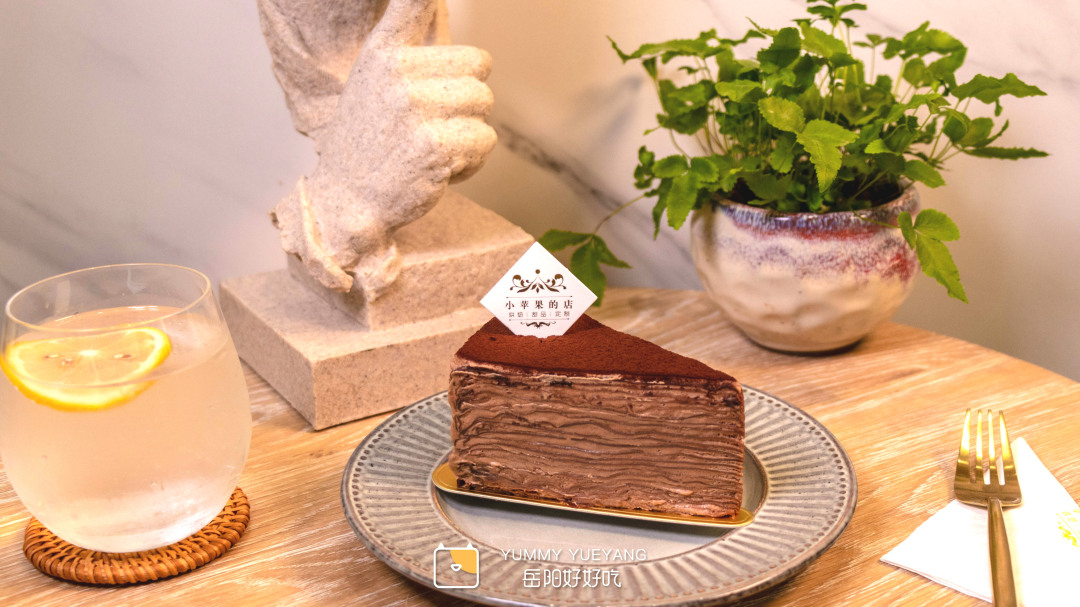 不限量的千层蛋糕全城狂送，挑战岳阳本土烘焙霸权的小苹果来啦