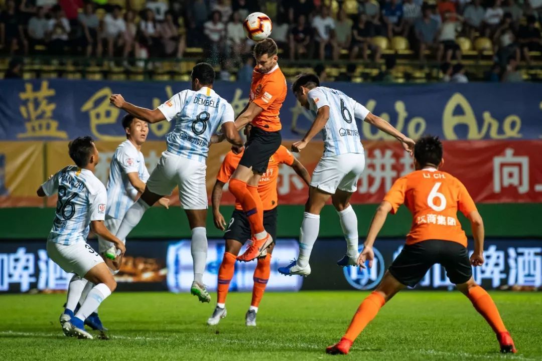 武汉卓尔0:5广州恒大,坚韧如钢铁温柔如蝶翼