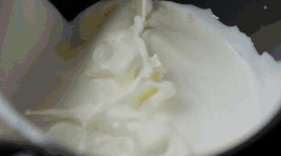 *疆新**农场的牛奶，奶味浓香到治愈全世界！每次都想去舔下瓶盖。