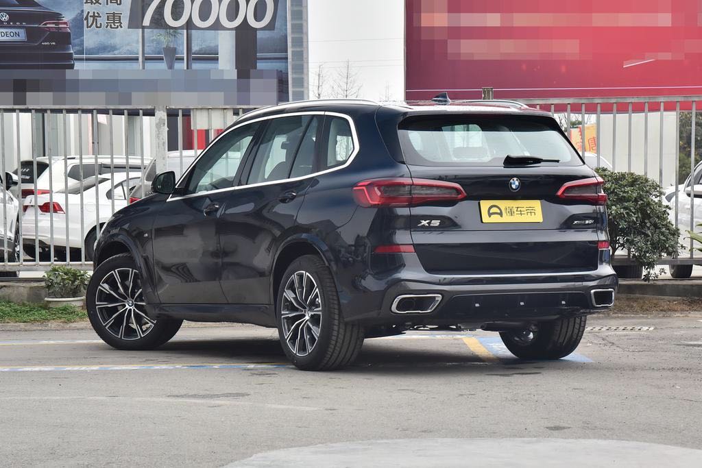 宝马x5试驾油耗,宝马x5最高配的七座碳蓝黑试驾