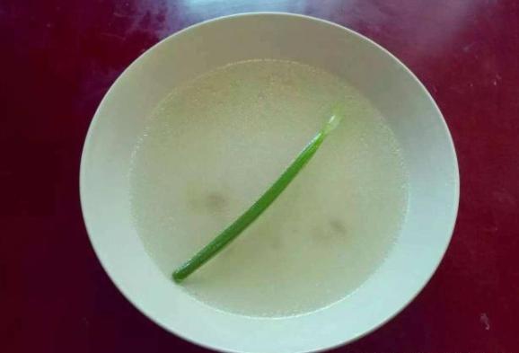 网友笑了：旅游必吃美食“中国足球”，端上来却是一道“国猪”