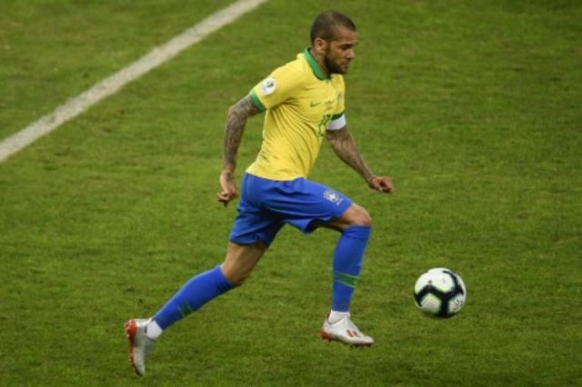 历史最佳右后卫麦孔,实况右后卫用卡福还是麦孔