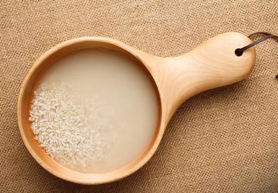 如何让发黄的白t恤焕然一新,变黄的t恤怎么变白